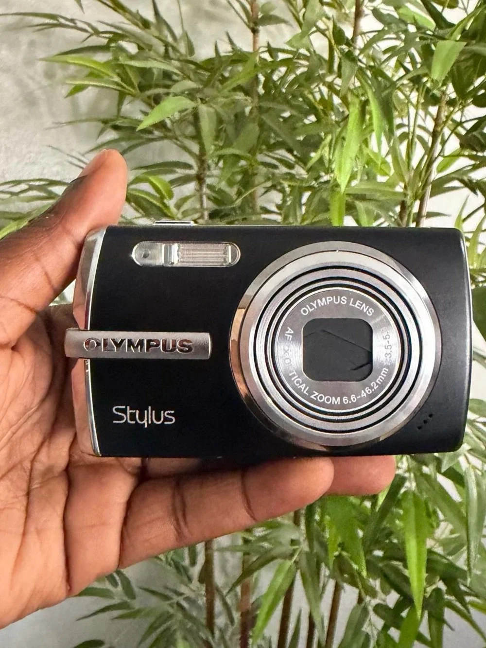 Olympus Stylus 1010 10.1MP Black Digital Camera w Battery Charger Memory SD Card